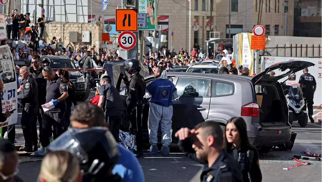 Gerusalemme, auto travolge passanti: cinque feriti