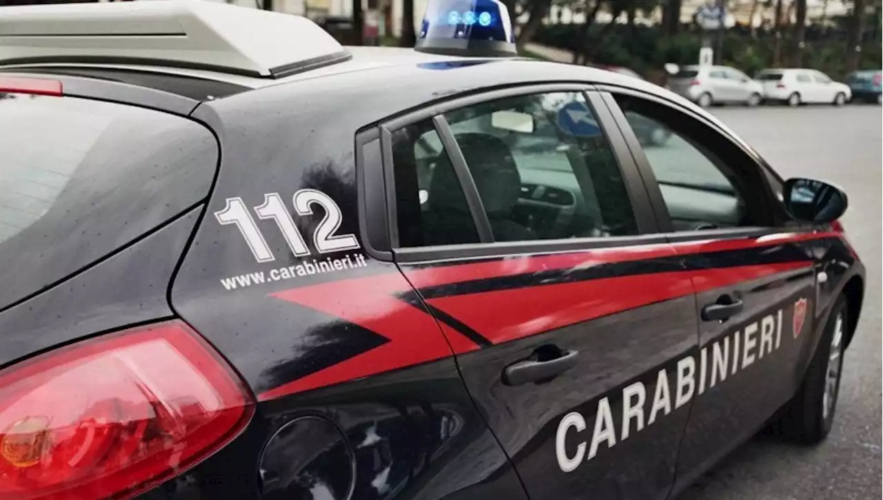 Ragazza romana di 22 anni muore dopo essere precipitata dal terrazzo. Giallo in Sardegna