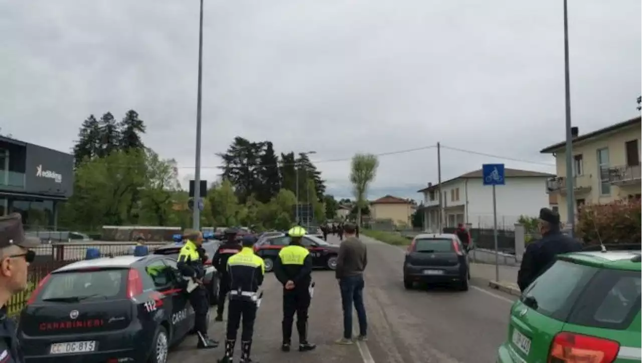 Sparatoria a Vicenza: sottrae la pistola a un carabiniere, colpisce un vigile e poi rimane ucciso nello scontro a fuoco