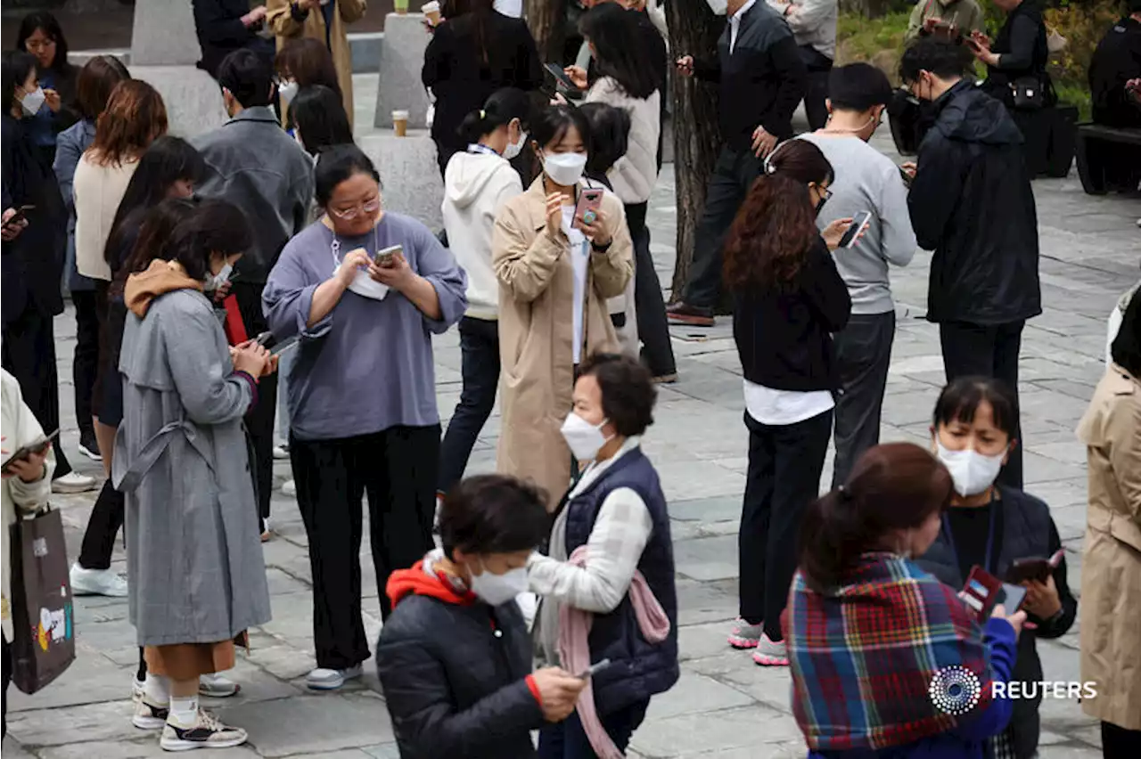 South Koreans tap cash-giving apps to help offset rising living costs