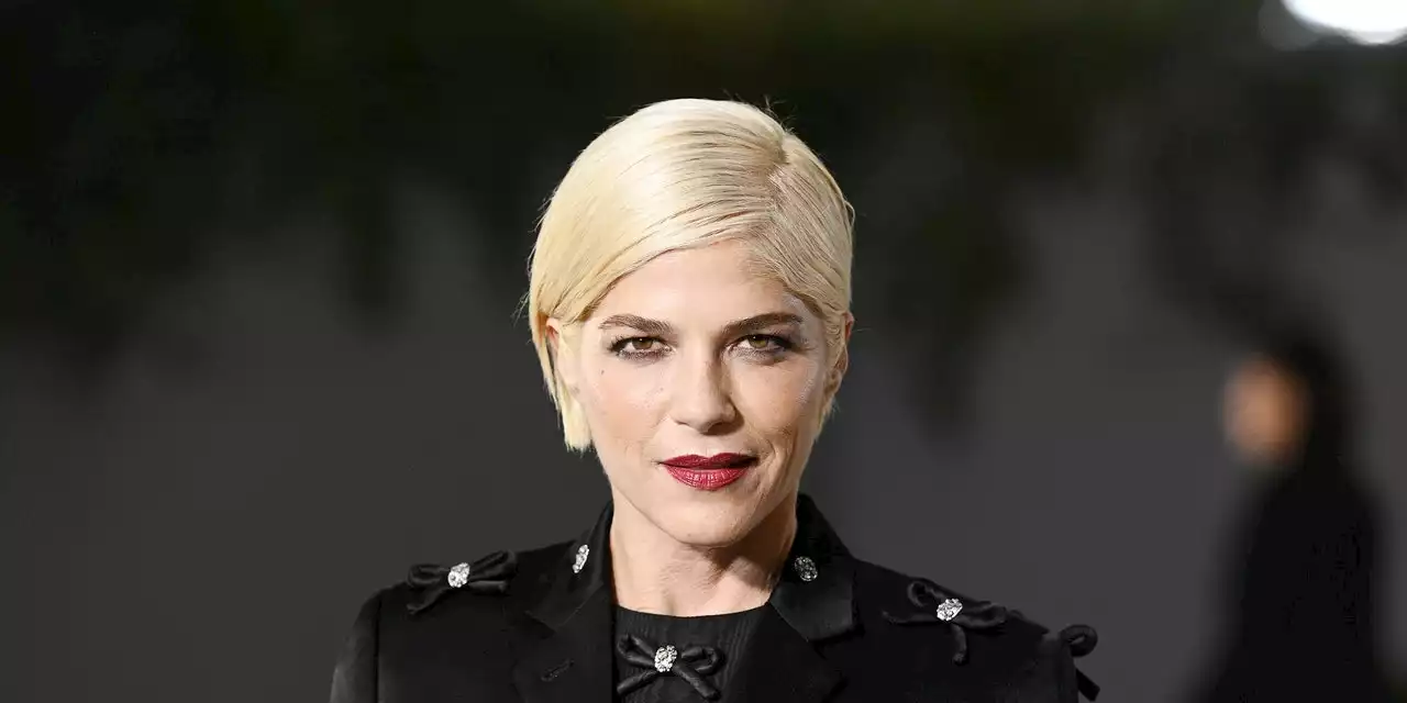 ‘You Must Get Tested for MS’: How Selma Blair Helped Christina Applegate Get a Diagnosis