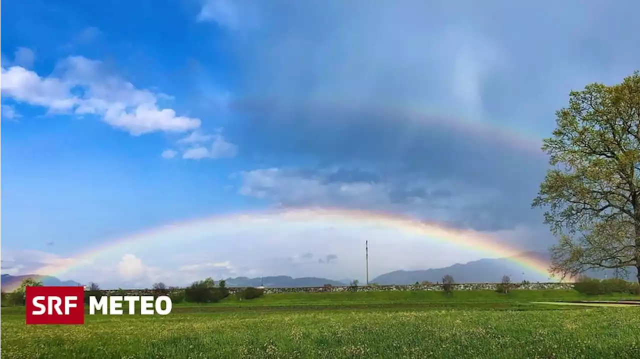 Regenbogen-Wetter - Regenbogen machen einen langen Mittagsschlaf