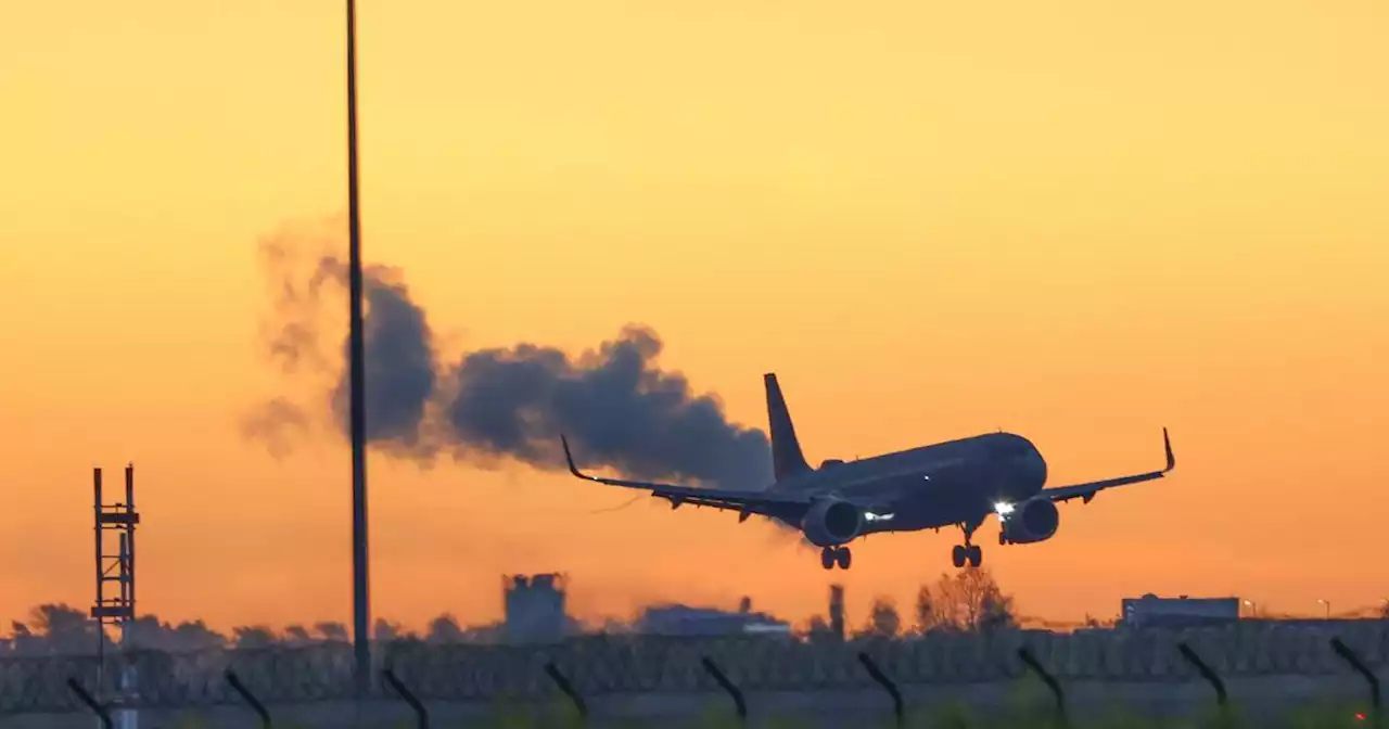 Erneut viele Flüge gecancelt: Warnstreik am Flughafen Berlin-Brandenburg - Ausfälle auch in Saarbrücken