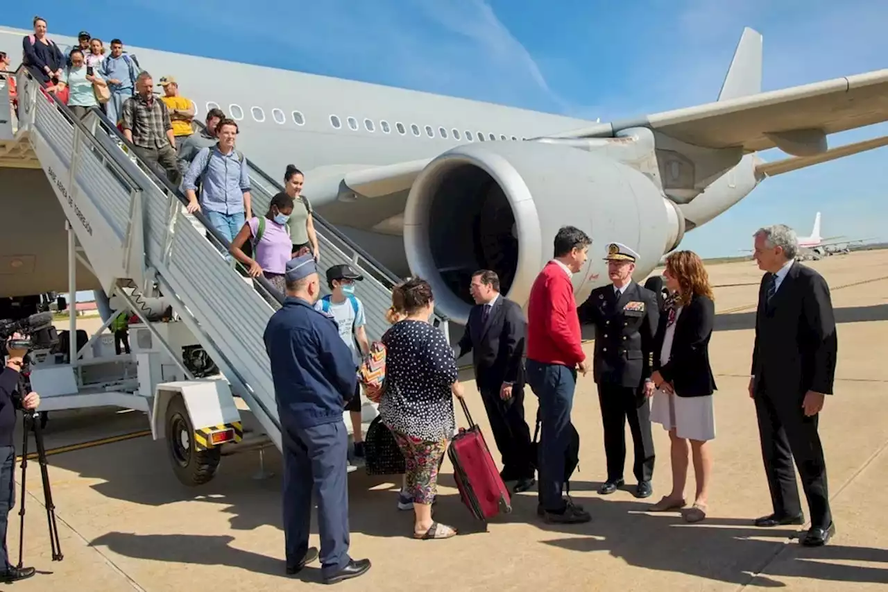 Cuatro argentinos fueron evacuados de Sudán mientras crece el éxodo masivo de extranjeros