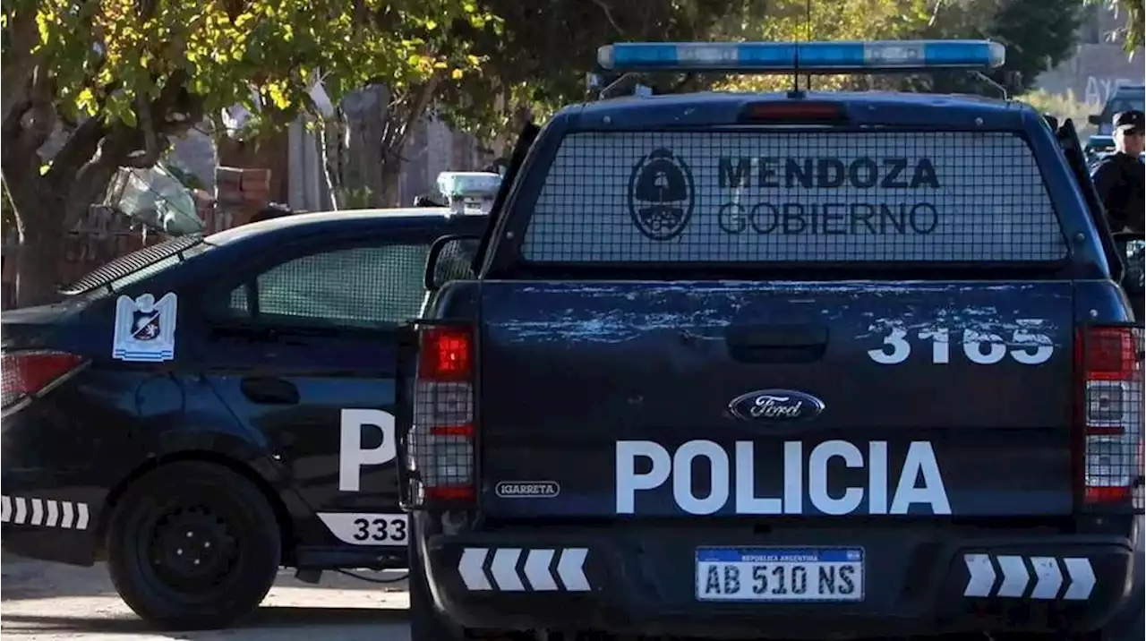 Un hombre fue asesinado a puñaladas por su cuñado y prendido fuego por su pareja