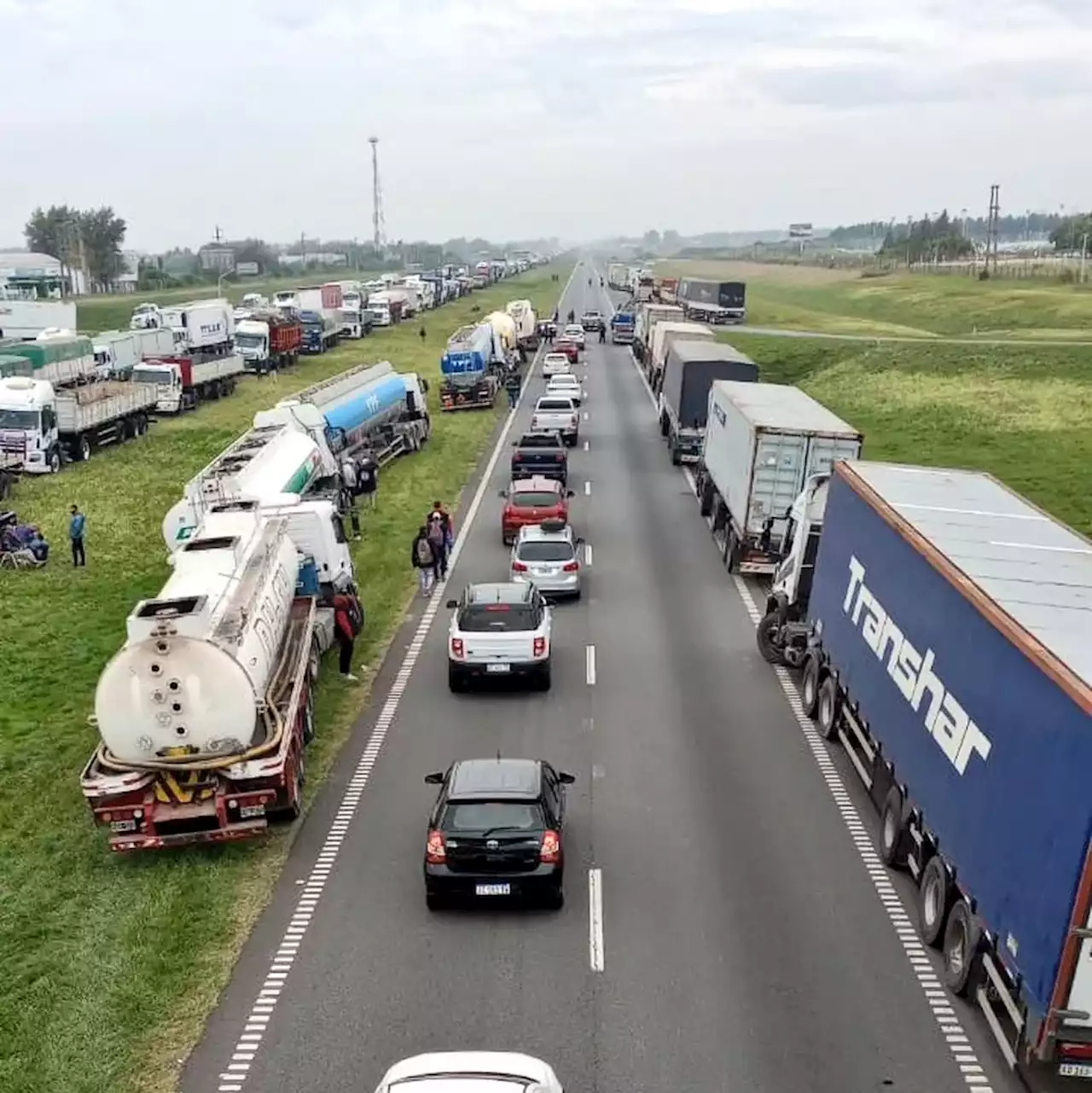 Un paro de transportistas impacta en los puertos y en el comercio interno: pérdidas de US$100 millones diarios