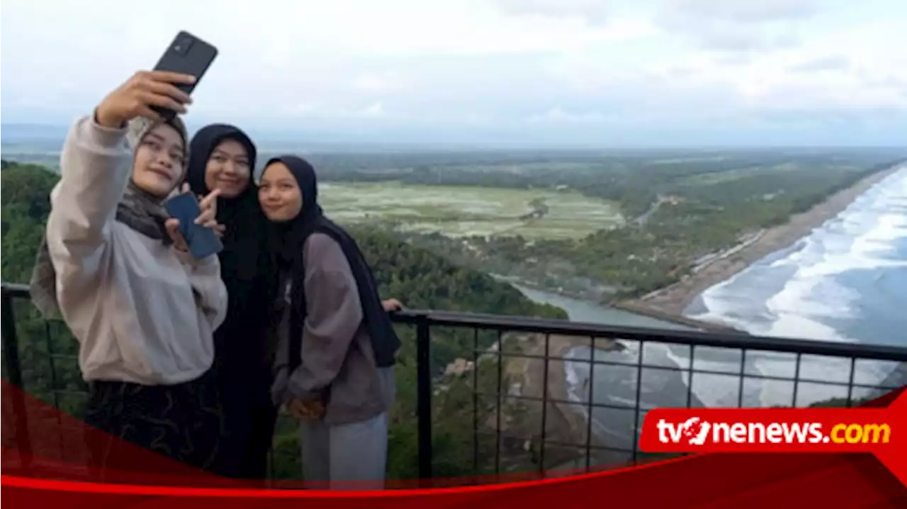 Libur Lebaran, Menikmati Keindahan Alam dari Puncak Ketinggian Pantai Selatan Kebumen