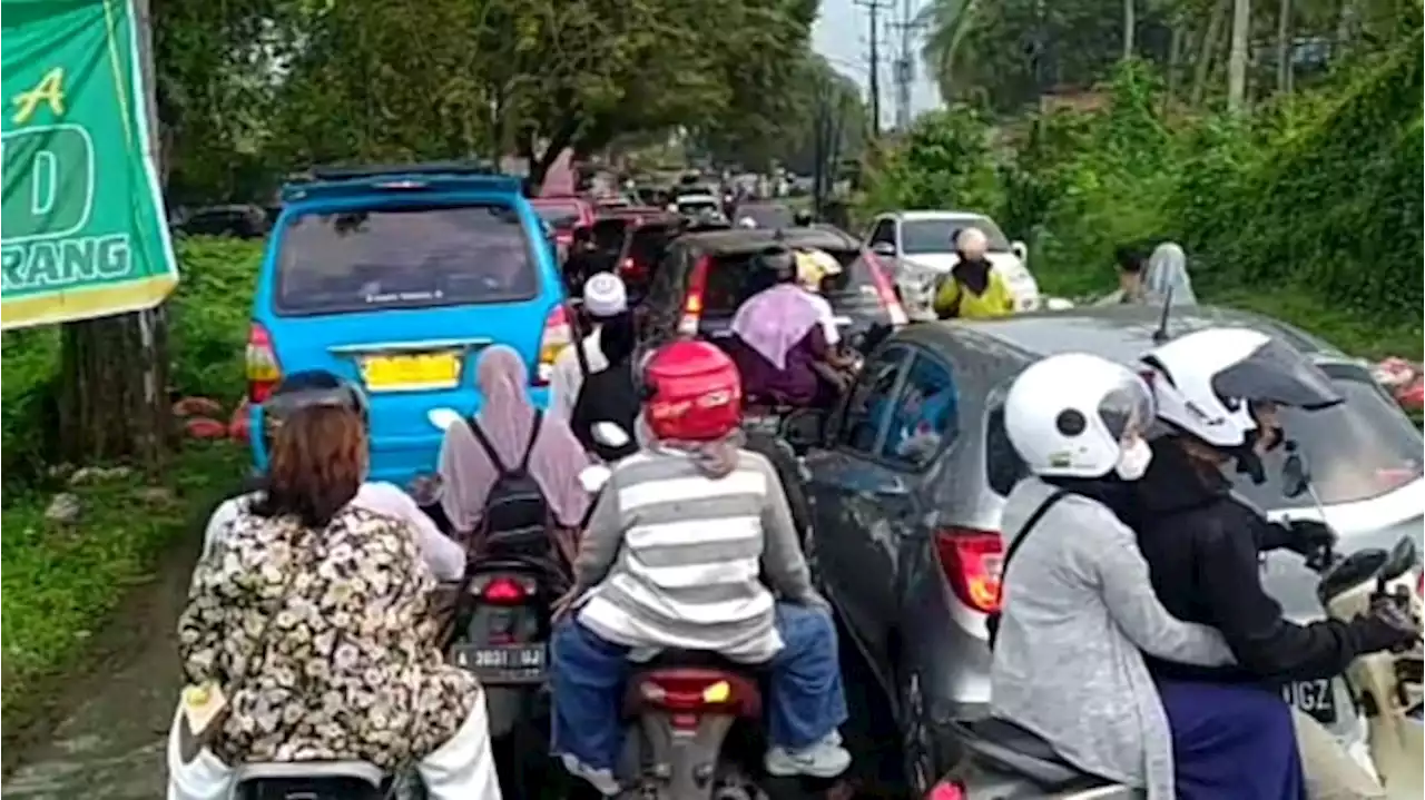 One Way Diberlakukan Menuju Pantai Anyer dan Carita