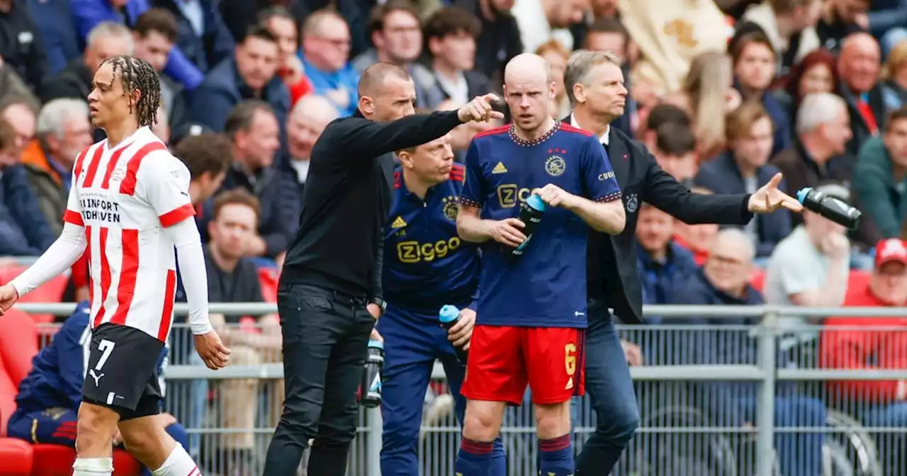 Van Hooijdonk laat geen spaan heel van 'beschamend' Ajax én Heitinga