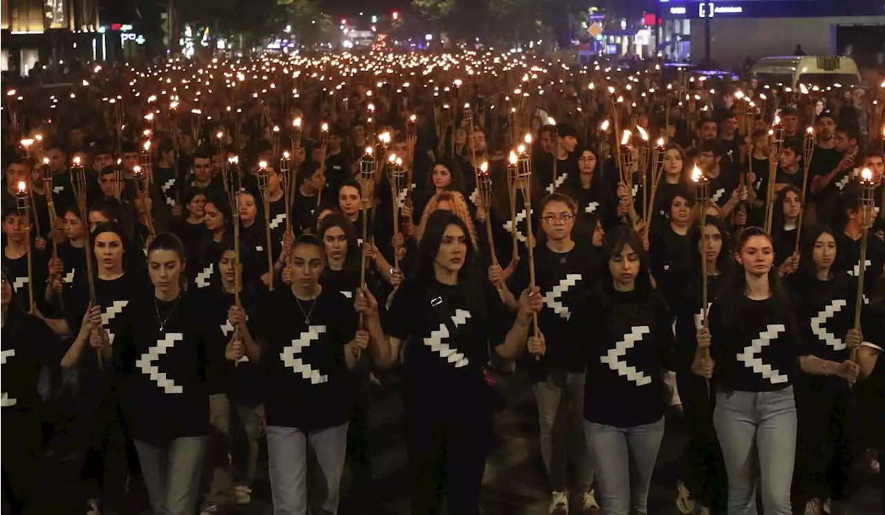 Torchlight march marks mass deaths of Armenians