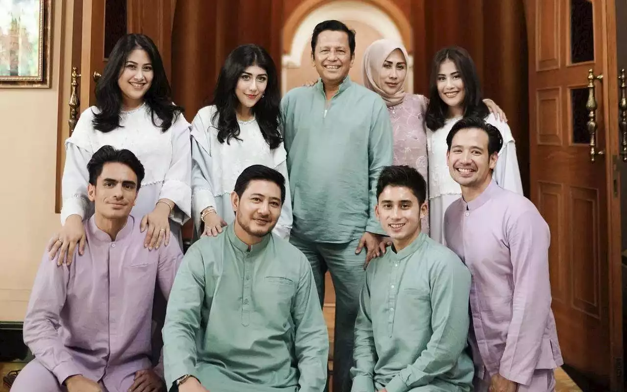 Potret Alshad Ahmad Lebaran Bareng Keluarga Disorot, Kakak Cantik Batasi Kolom Komentar