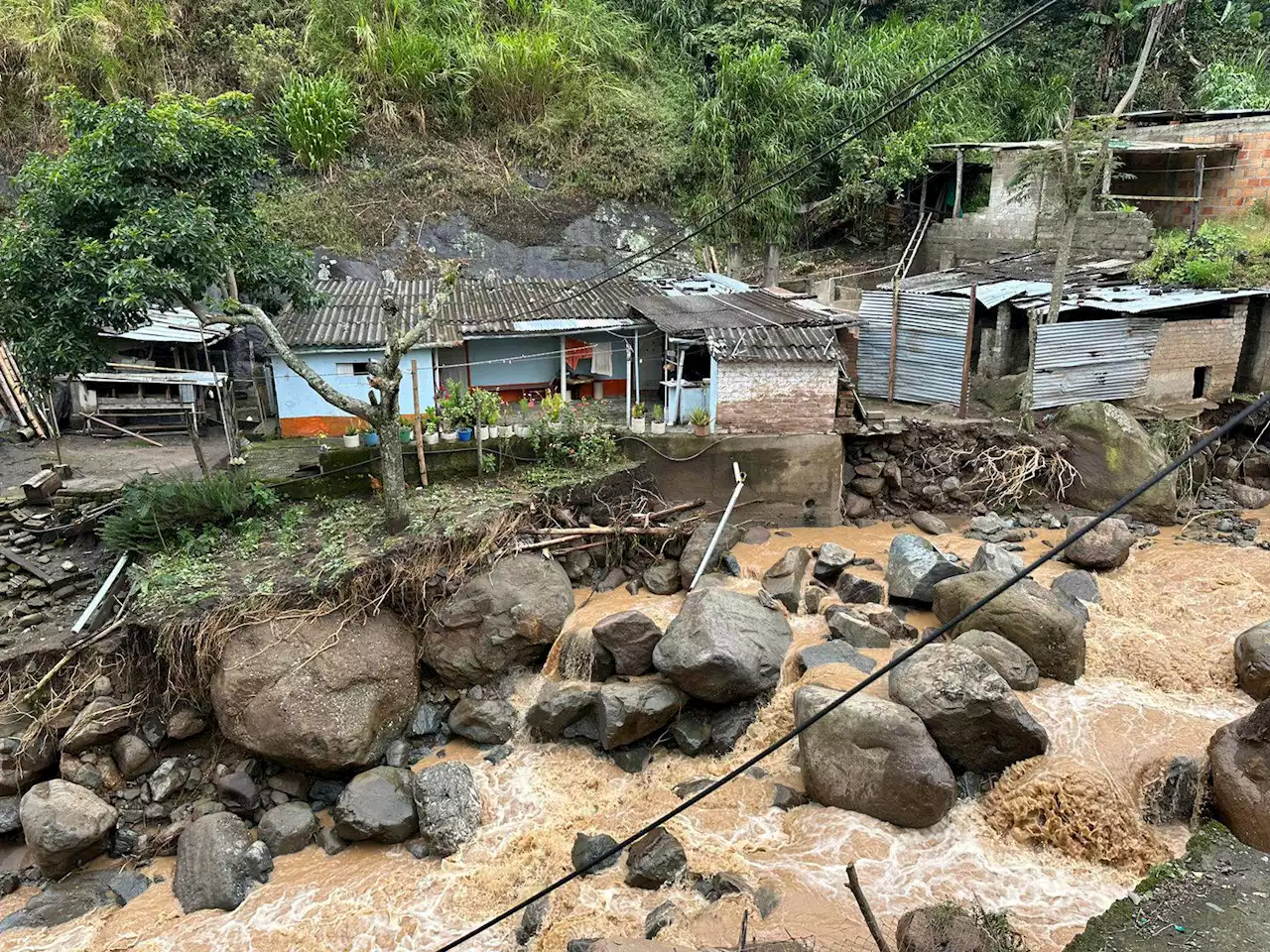 Un muerto y varias familias sin vivienda por lluvias en Nariño