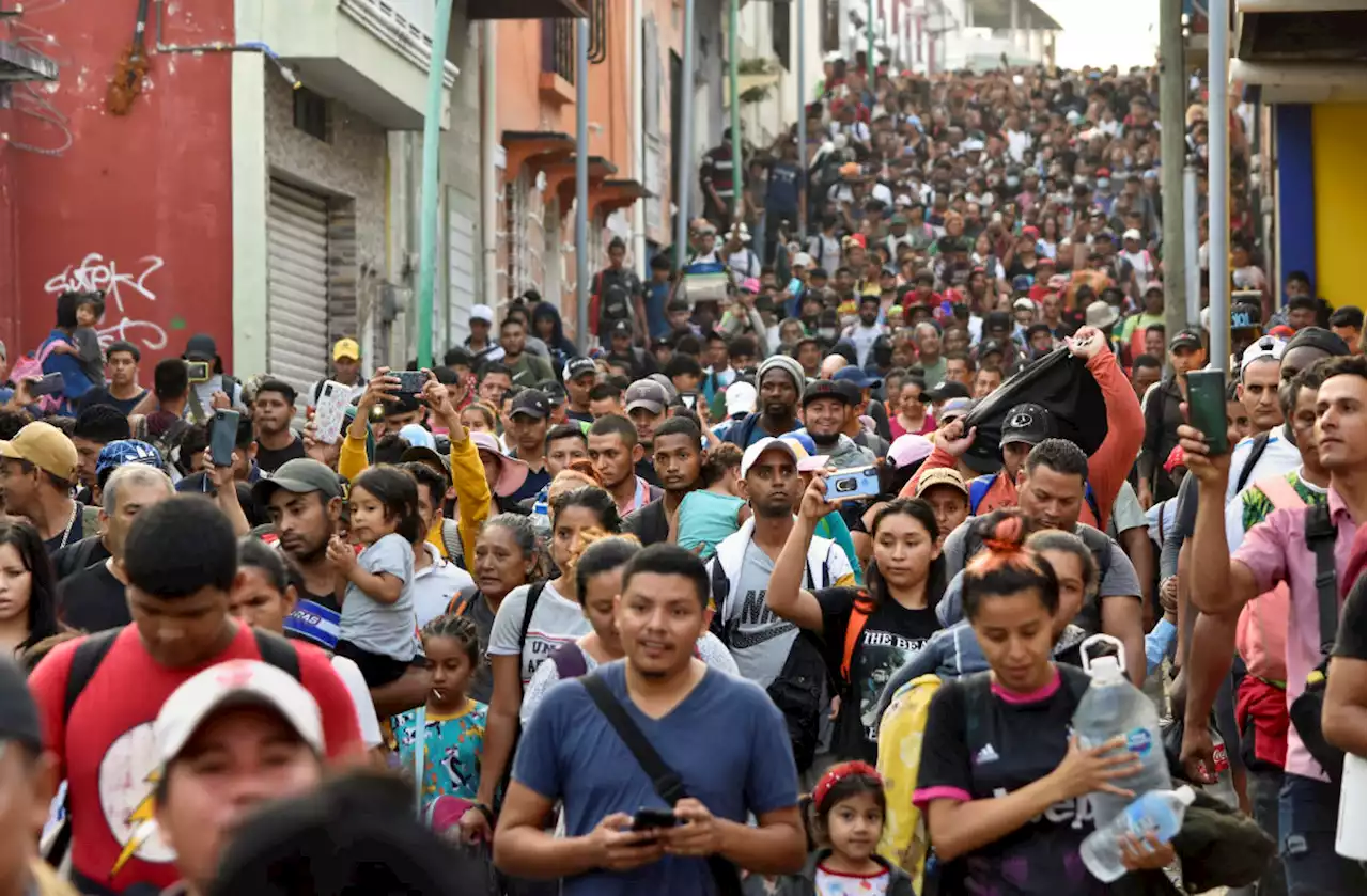 3,000 migrants begin walk north from southern Mexico