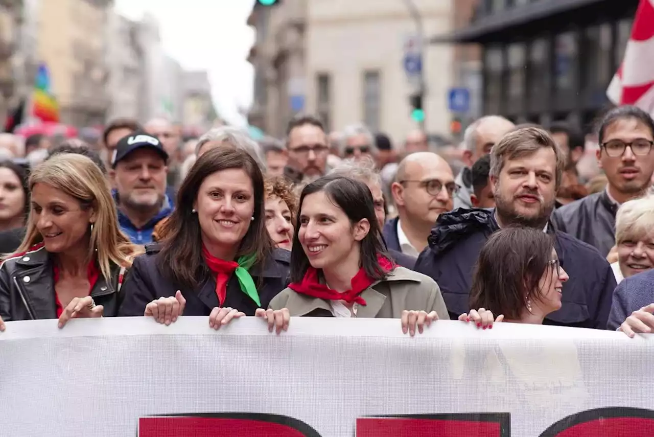 25 aprile, corteo a Milano. Anpi: 'Siamo in 80mila'