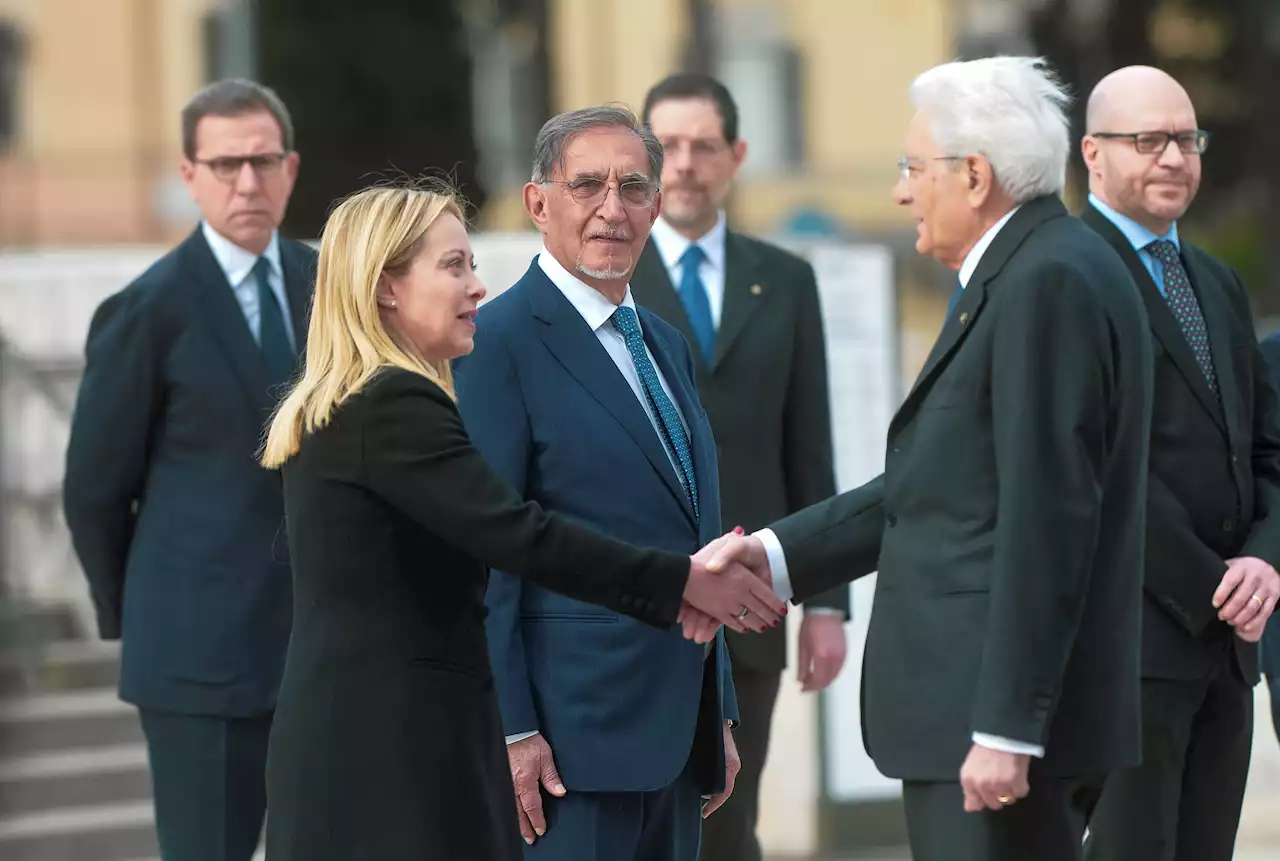 25 aprile, Mattarella rende omaggio all'Altare della Patria