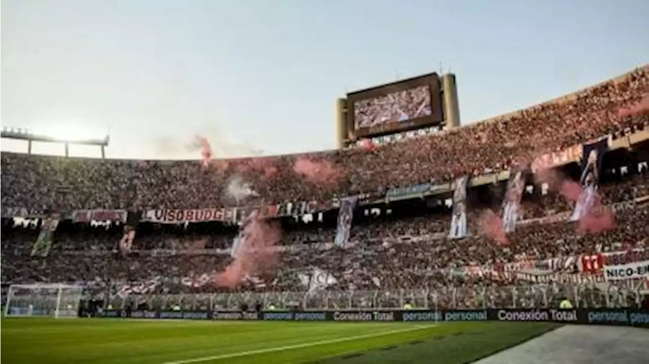 Investigan si River cerró un acceso a las plateas en el partido ante Independiente