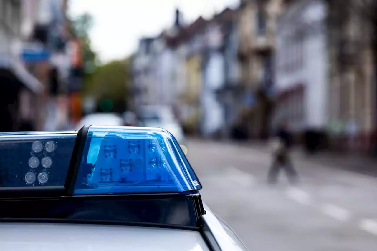 Mann stirbt vor Supermarkt in Königs Wusterhausen: Ursache noch unklar