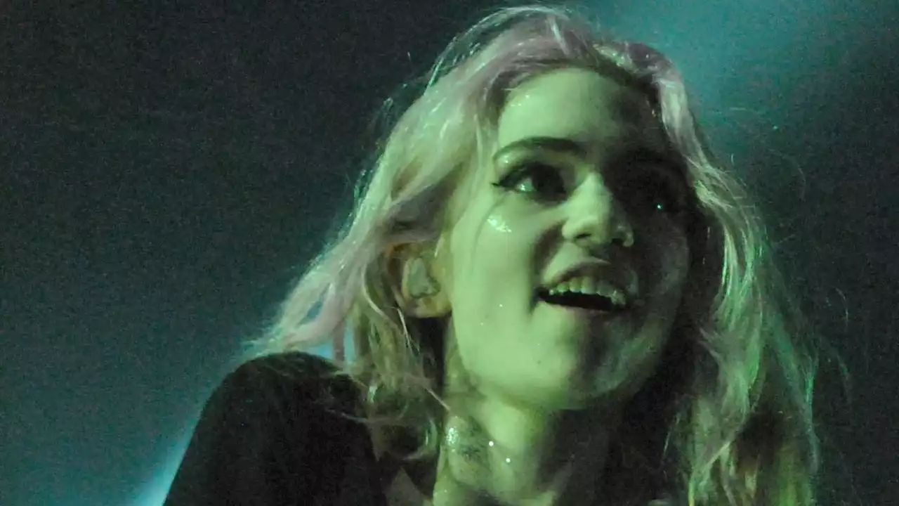 'Je partage à 50%': la chanteuse Grimes incite à utiliser sa voix pour faire des chansons avec l'IA