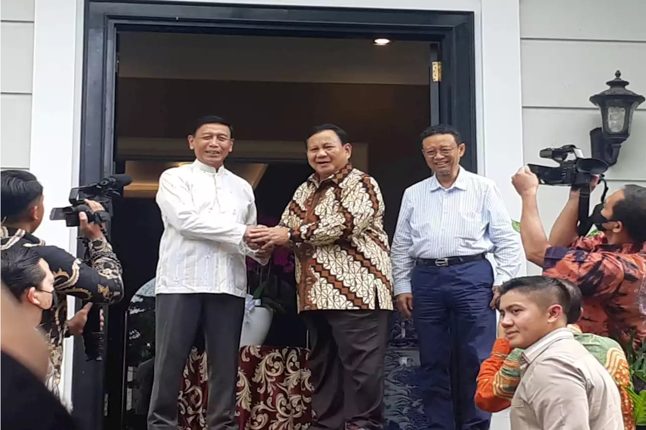 Prabowo Tiba, Langsung Disambut Wiranto di Depan Pintu