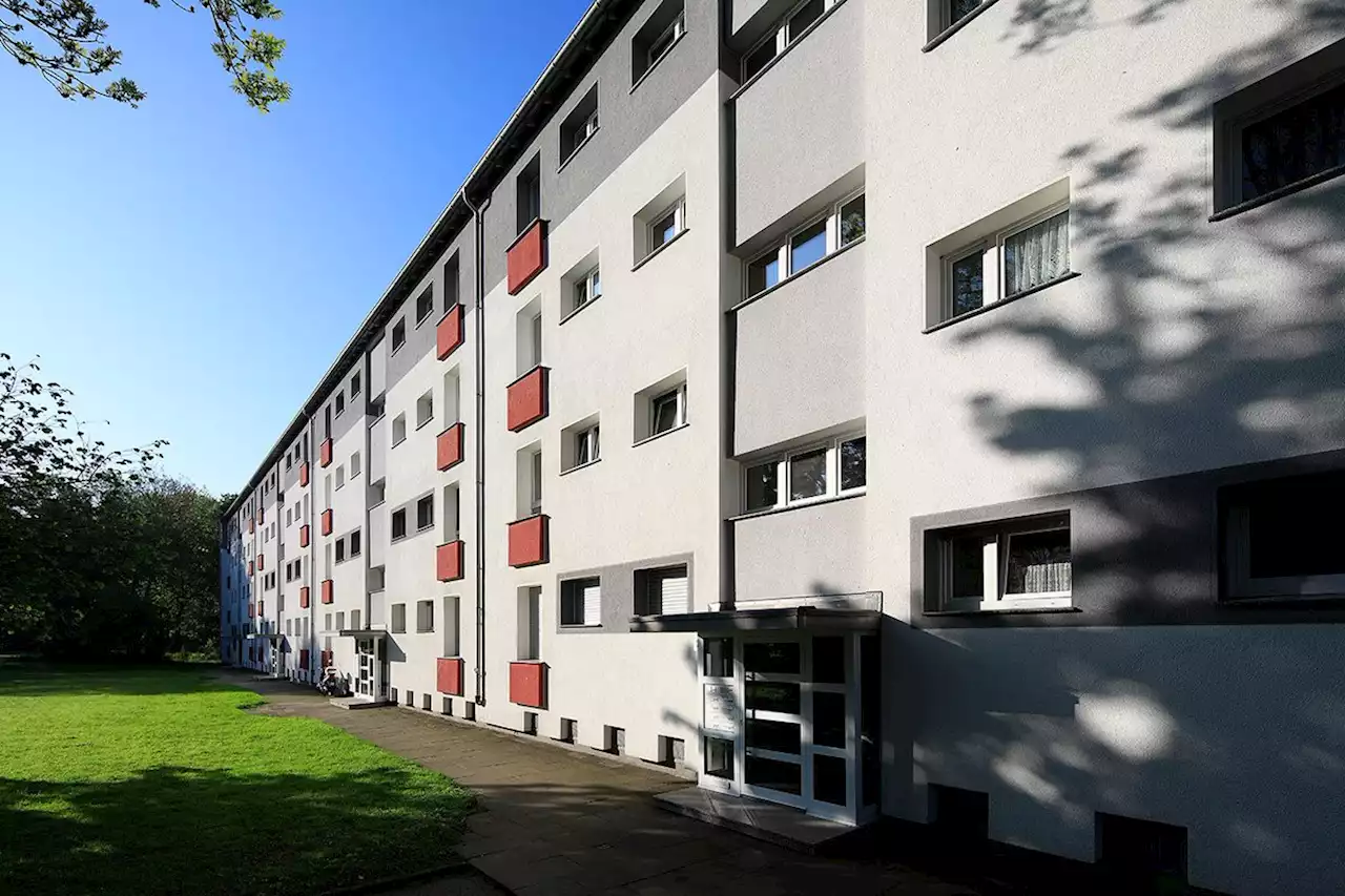 Abwertungen drücken Adler tief in rote Zahlen