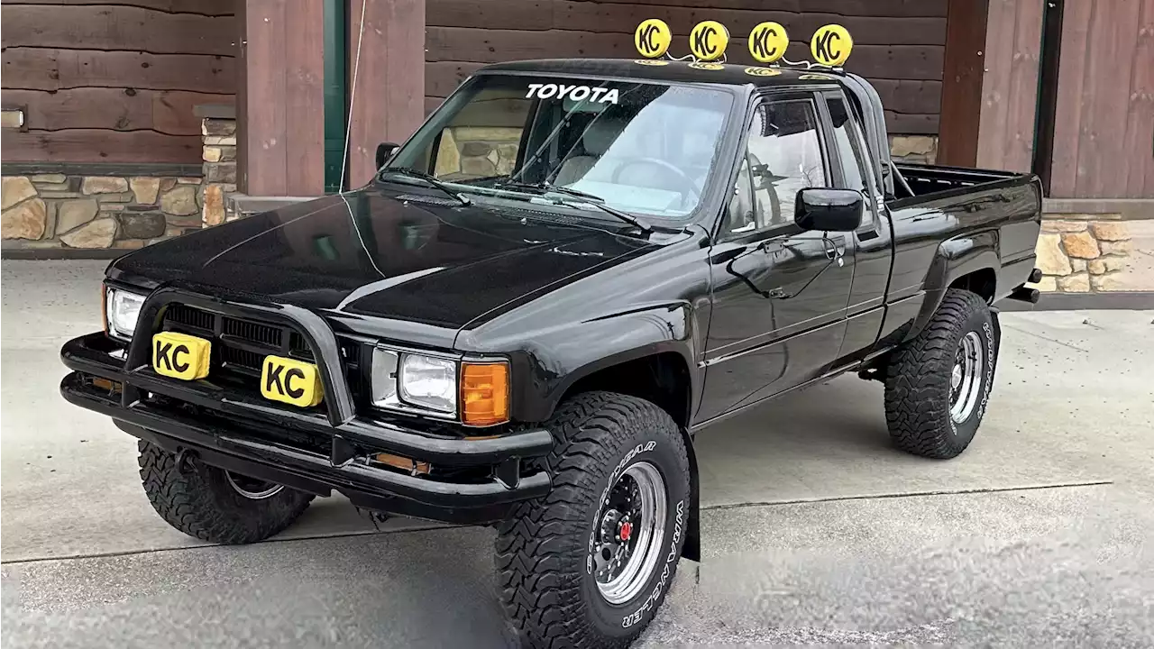 1985 Toyota SR5 Pickup Signed By 'Back To The Future' Cast Comes With Its Own Hoverboard | Carscoops