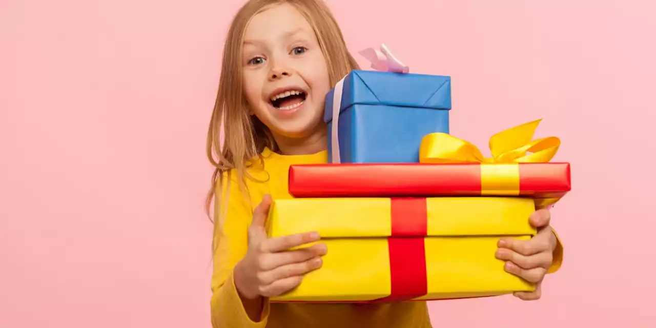 Un papa doit trouver trois cadeaux pour sa famille