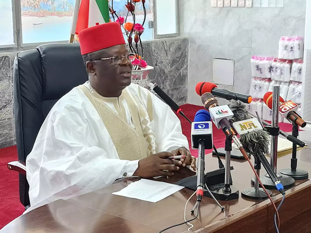 Umahi swears in 6 perm secs, 7 anti-corruption committee members in Ebonyi