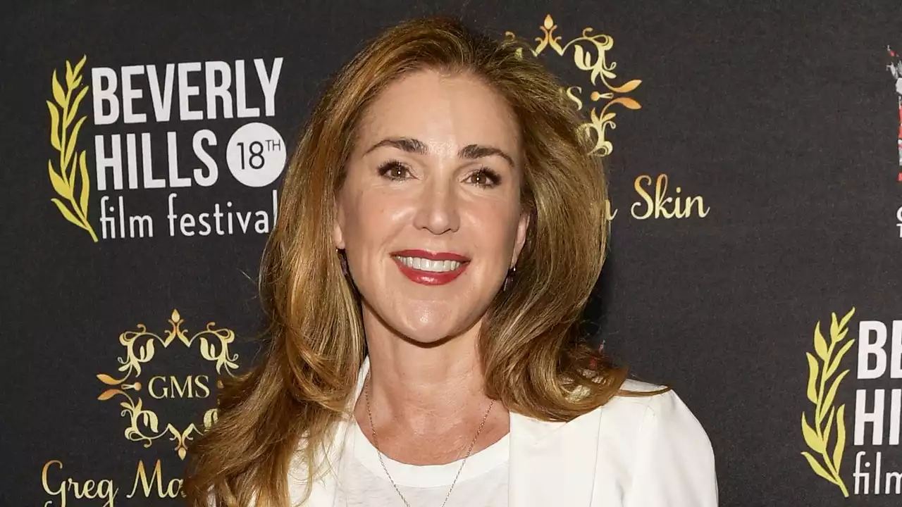 Peri Gilpin Returning as Roz for 'Frasier' Reboot