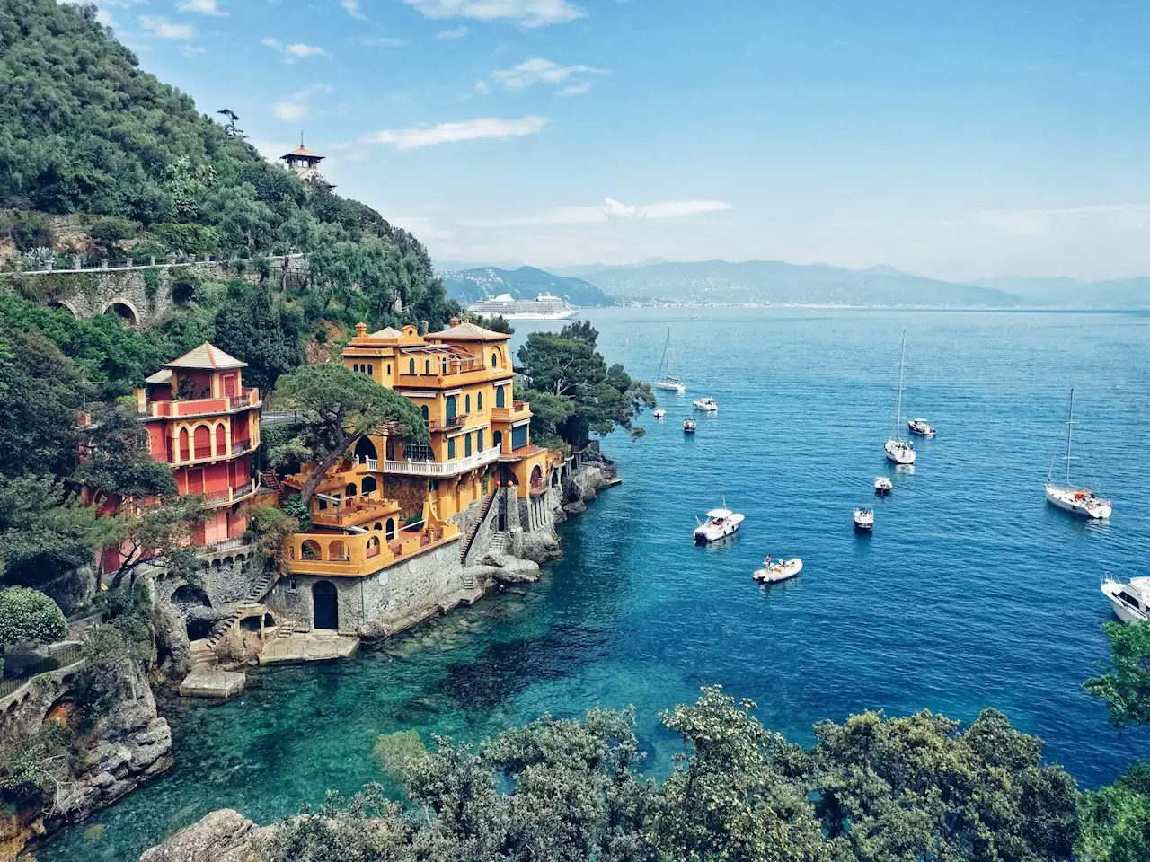 Italiensk stad inför böter för selfies. Poserande turister anses blockera vägar i Portofino.