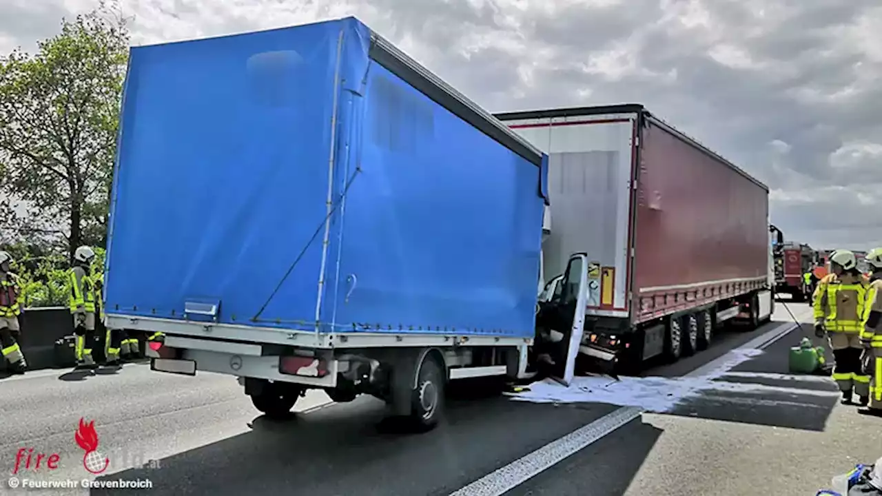 D: Drei Verletzte bei zwei Unfällen auf A46 bei Grevenbroich → Sprinter klemmt unter Lkw-Auflieger & Pkw-Crash auf der Gegenspur