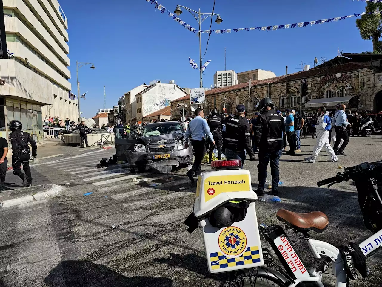 Palestinian driver rams into Jerusalem market crowd, injures 5