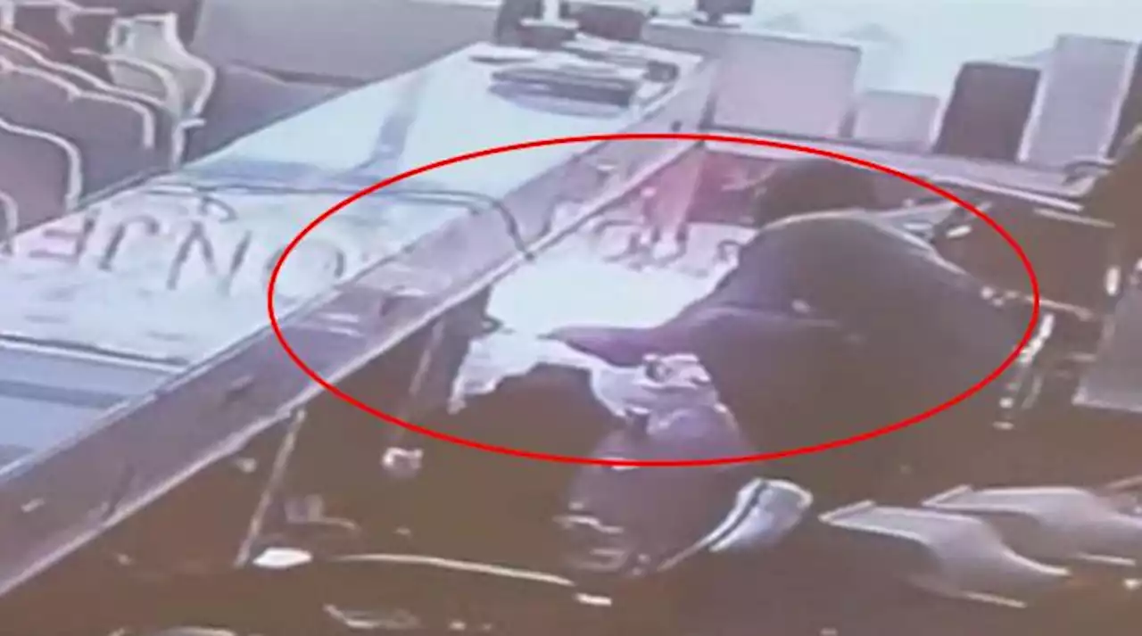 لاہور میں عید کے روز جیولری شاپ میں چور تین کلو سونا اور 32 لاکھ لے اڑے
