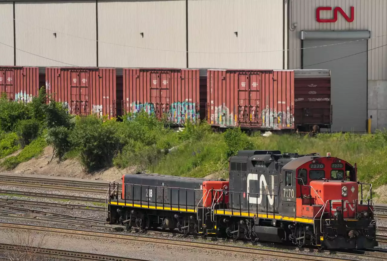 CN Rail rides higher grain volumes, oil prices to record first-quarter revenue