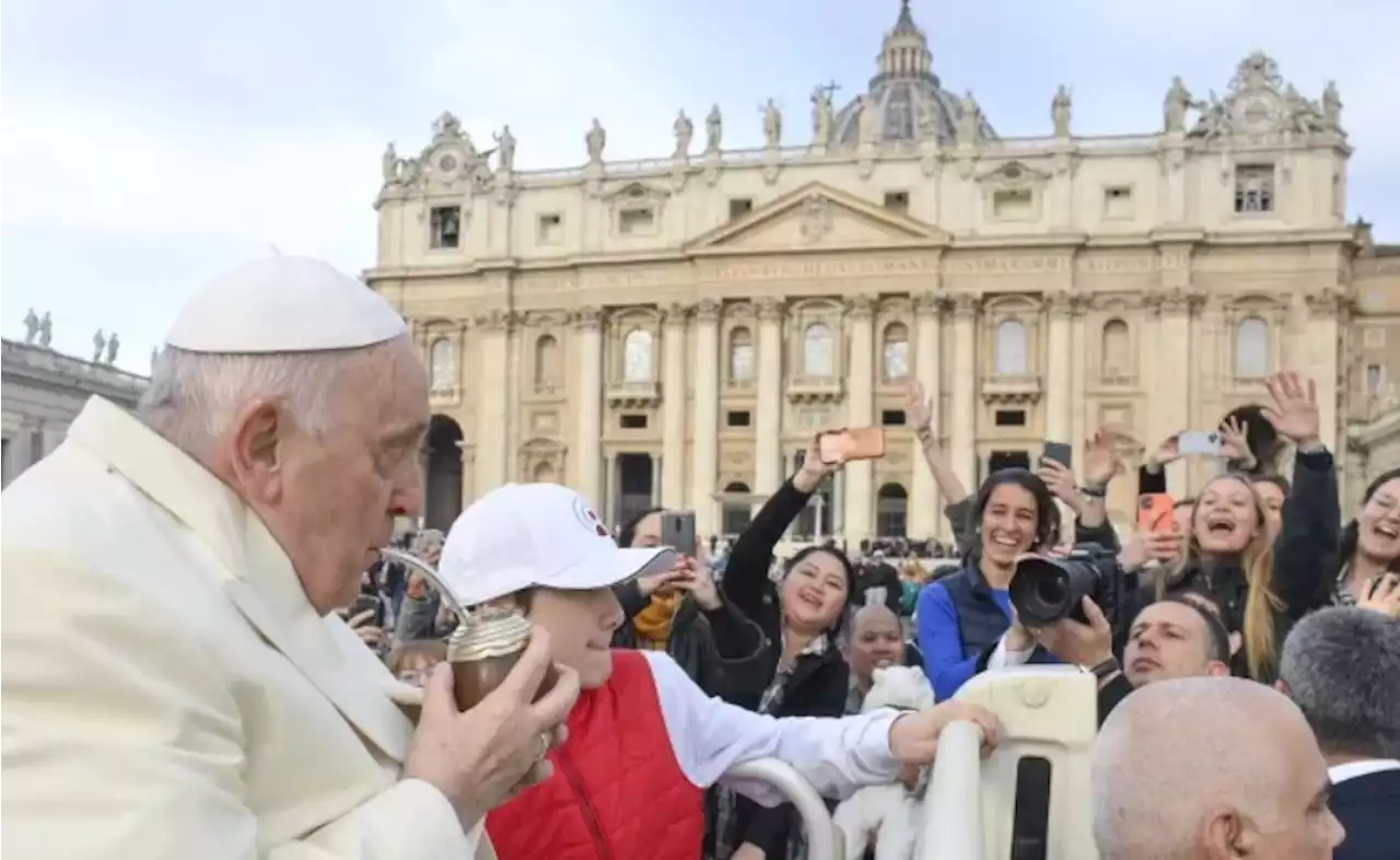 Pope Francis says he wants to visit Argentina in 2024; Gänswein to leave Vatican apartment