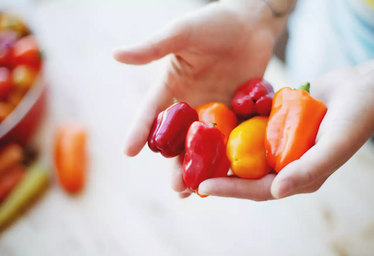 This 5-Ingredient Cucumber Sweet Pepper Salad Highlights Springtime's Best Anti-Inflammatory Produce