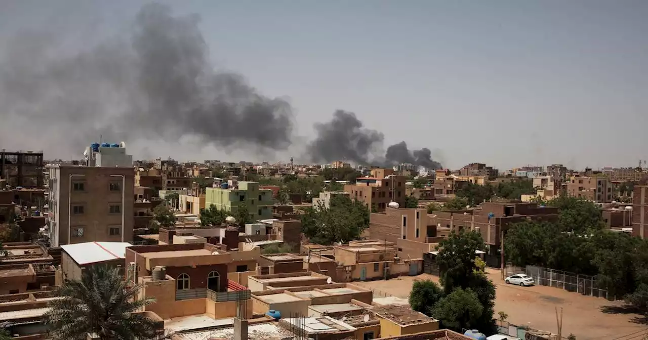 Sudan: Evacuees stream out of Khartoum as fighting shakes new three-day truce