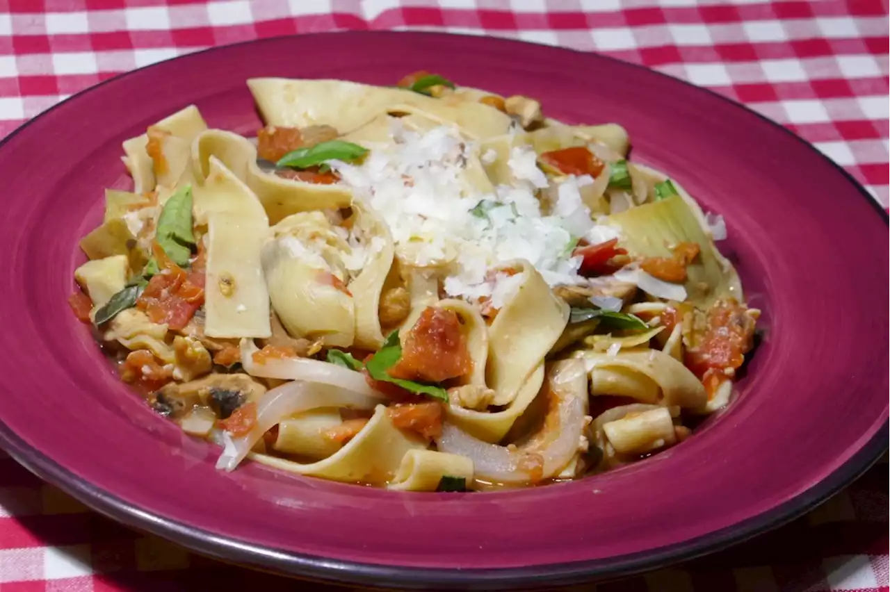 Quick Fix: Pappardelle with Artichoke Hearts and Mushrooms is a quick veggie dinner with taste of Italy