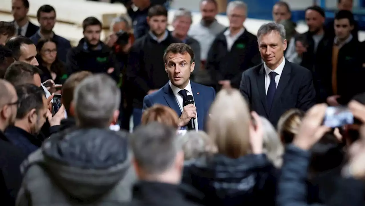 Emmanuel Macron et le bruit des casseroles : dans une lettre, il invite ses militants à 'sillonner le pays' pour contrer 'les cris des démagogues'