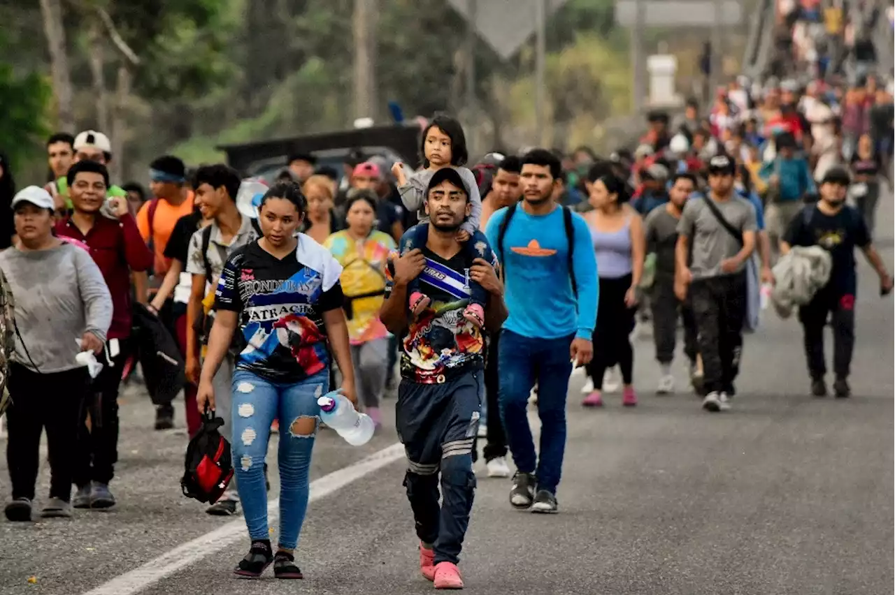 Caravana de migrantes espera diálogo con el INM