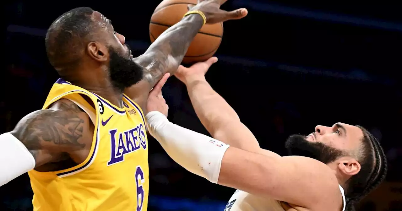 Column: Beating Grizzlies with his grit, LeBron James claims full ownership of the Lakers