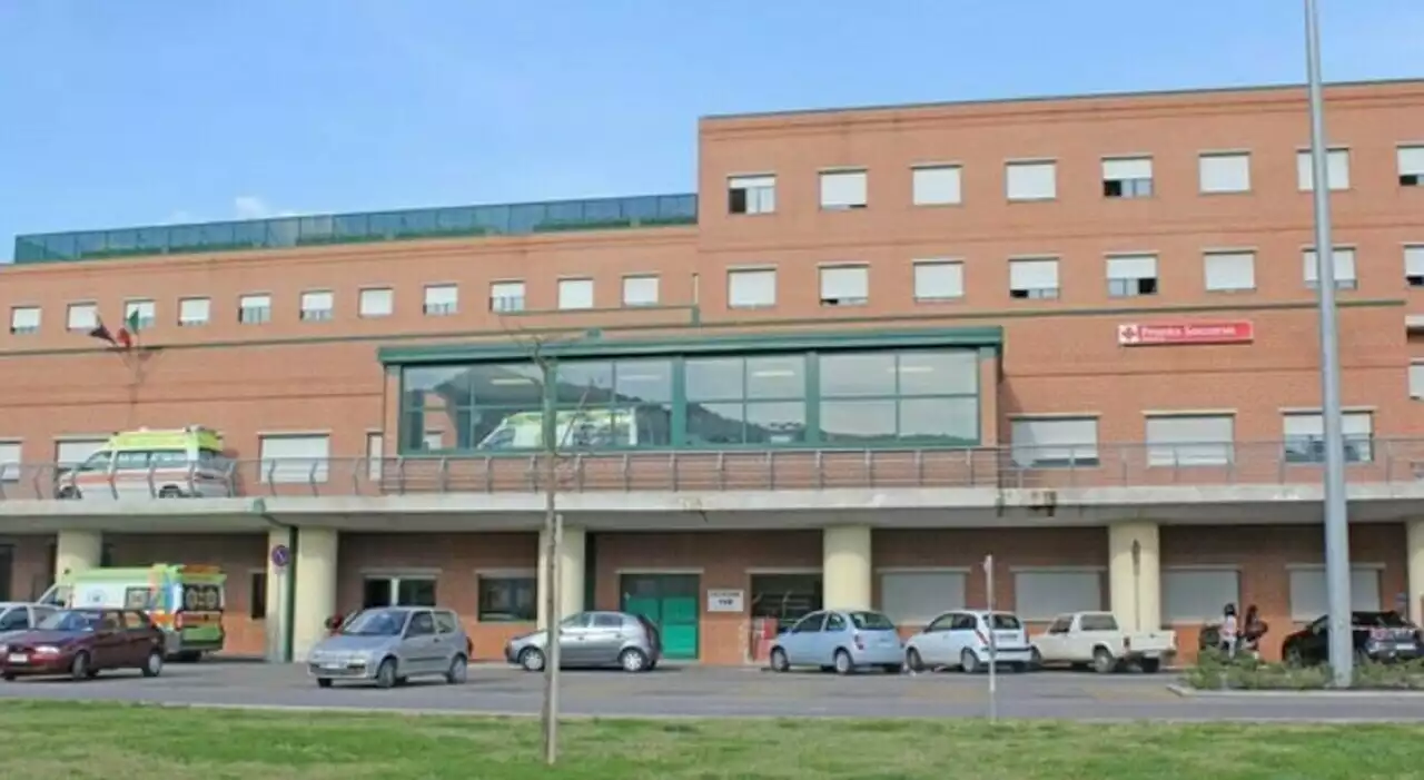 Infermiera aggredita in ospedale a Cassino: «Scaraventata a terra da una paziente al pronto soccorso»