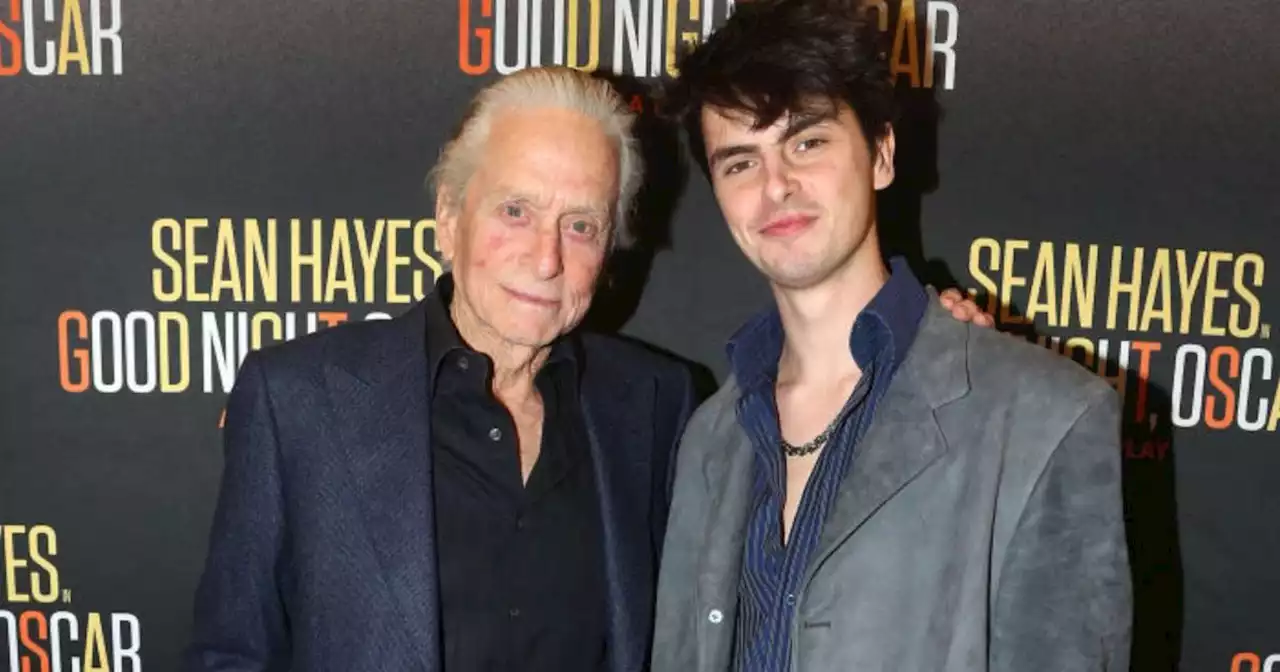 À New York, Michael Douglas s'offre un tapis rouge avec son fils Dylan, 22 ans