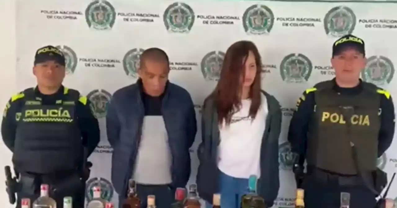 Pareja de ladrones llevaba a su hija a los robos: de supermercado sacaron whisky y aguardiente