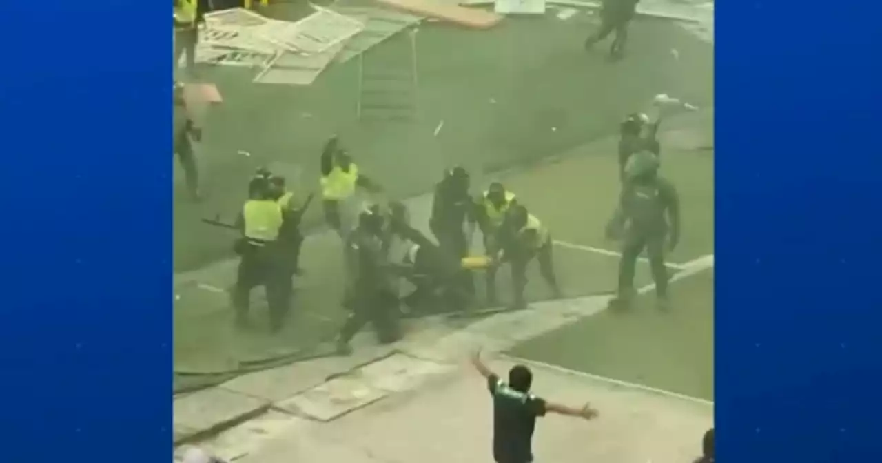 Procuraduría investigará a policía señalado de golpear a un hincha de Nacional con un extintor