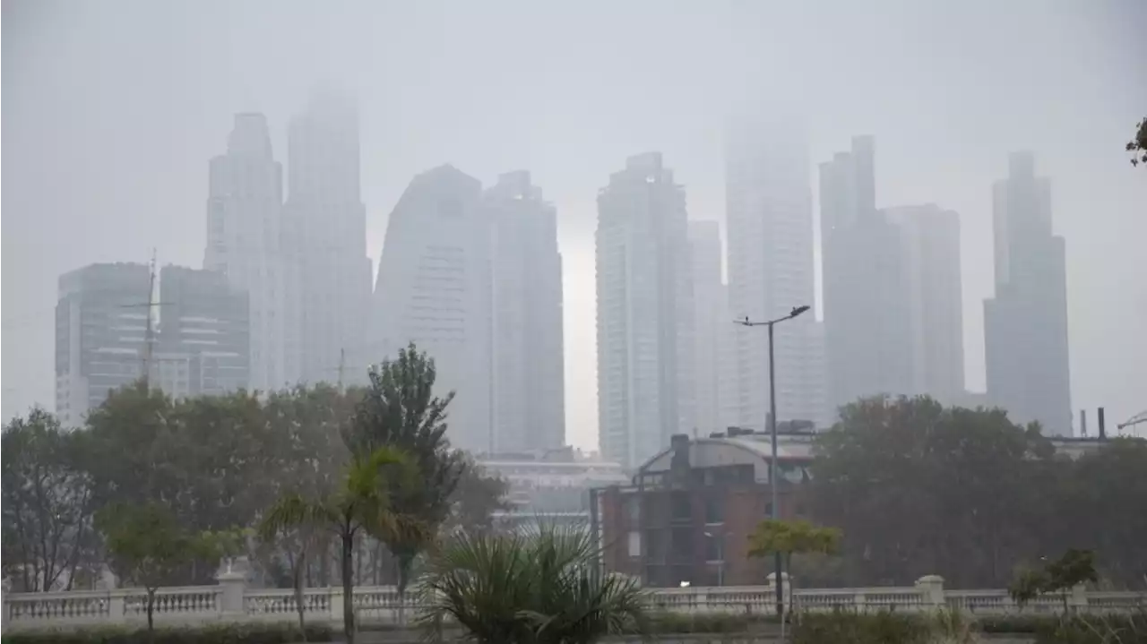 Humo y olor a quemado: hasta cuándo seguirá en CABA