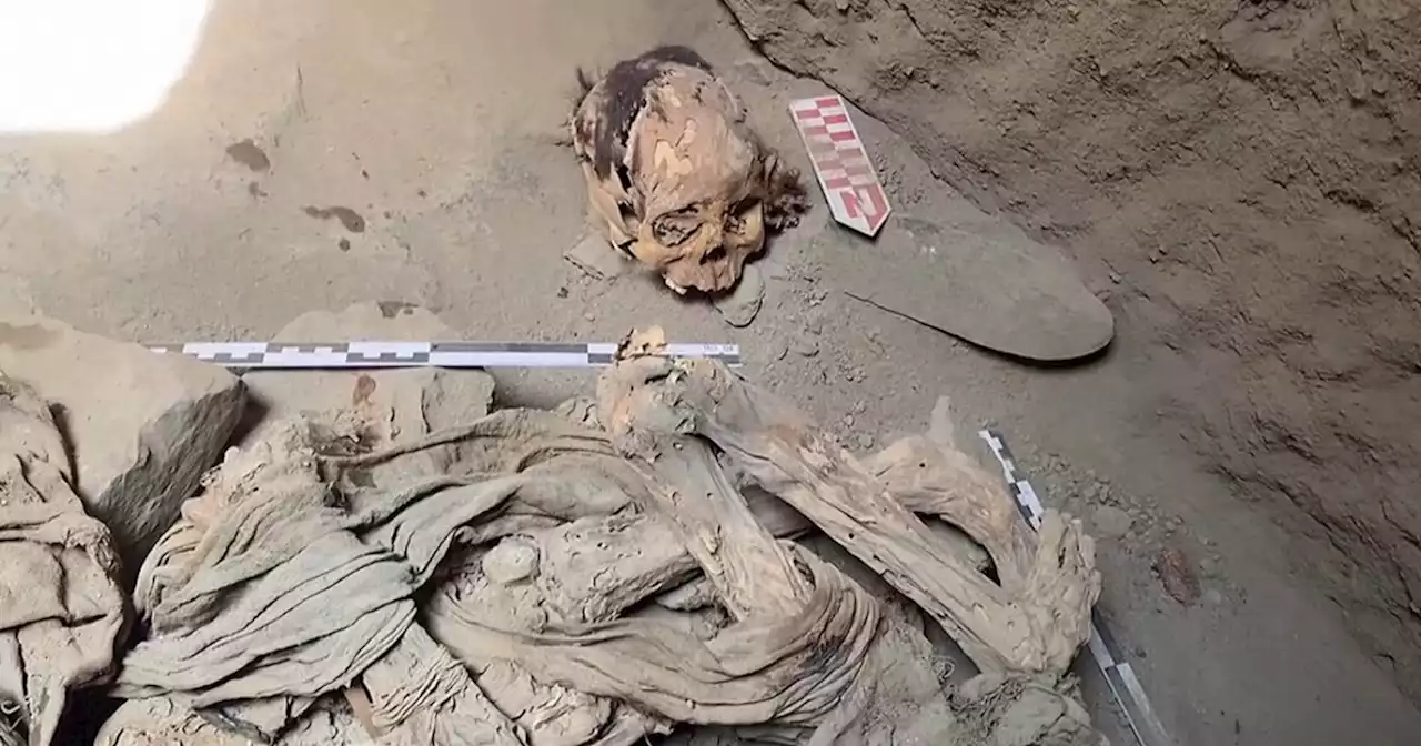 Perù, gli archeologi trovano una mummia adolescente avvolta in un fascio funebre