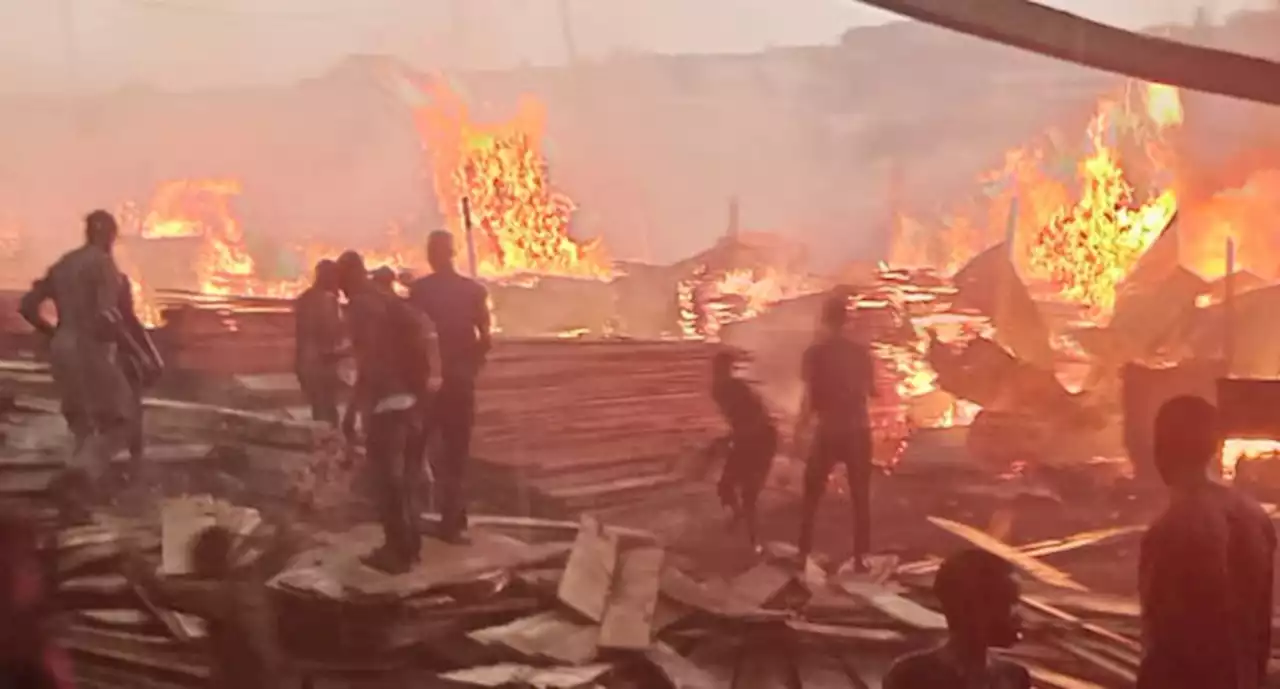 BREAKING: Fire Guts Shops At Prominent Bodija Plank Market In Ibadan | Sahara Reporters