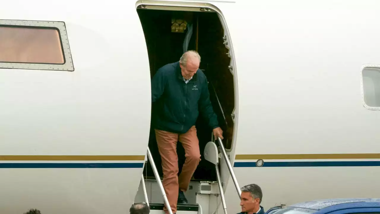 El rey Juan Carlos I abandona Vitoria tras una revisión médica