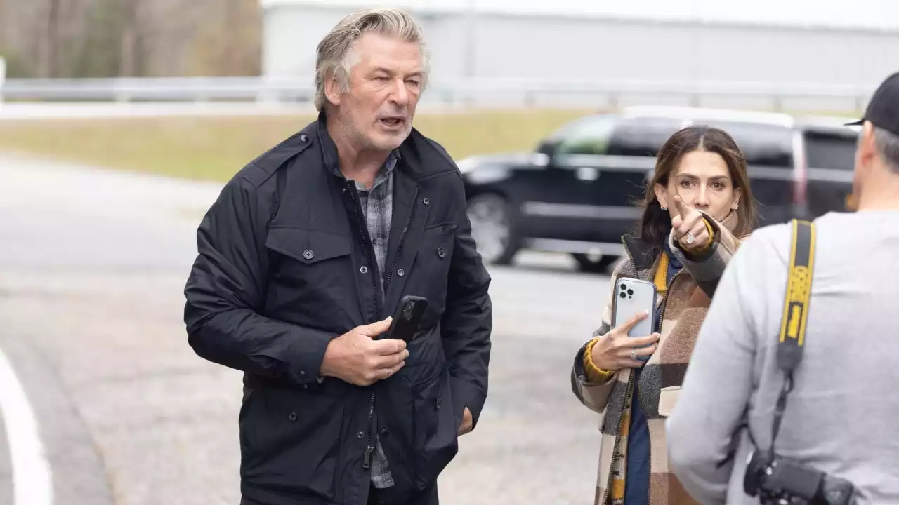 Alec Baldwin resumes movie after accidentally killing cinematographer