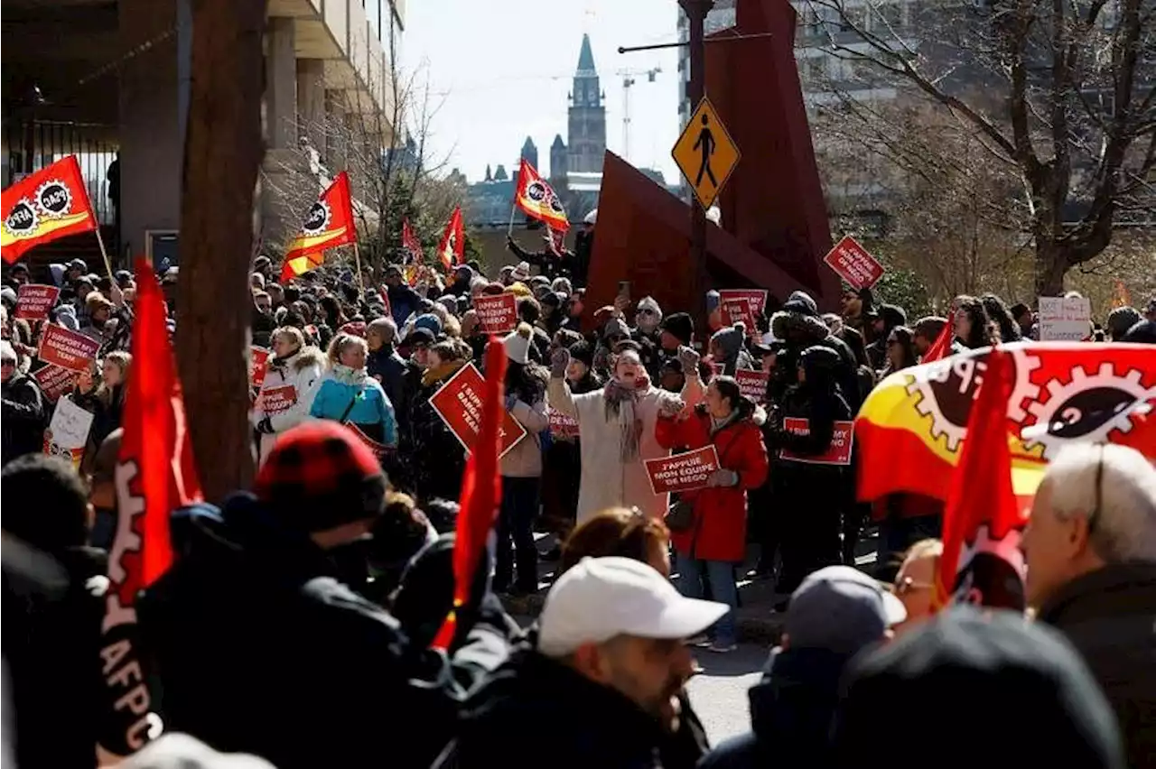 Canada finance minister urges striking workers to accept 'very fair' government offer